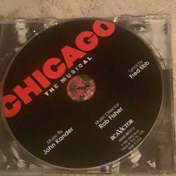 Chicago CD The 🎵 Musical  RCA Victor in excellent condition - Picture 2 of 6